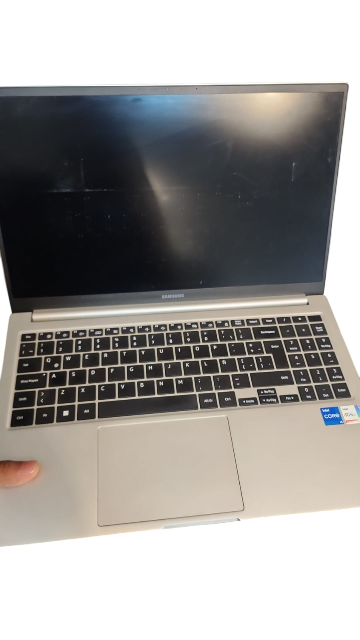 Samsung Galaxy Book 3 | i5-12va Gen | 8GB RAM | 512GB SSD | 16" Pantalla