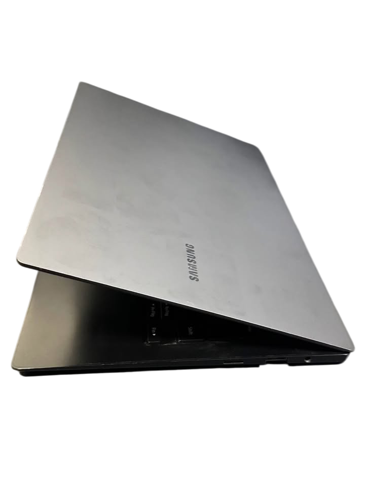 Samsung Galaxy Book 2 Pro | Intel i5-12va Gen (12 núcleos) | 8GB RAM | 512GB SSD M.2 | Windows 11