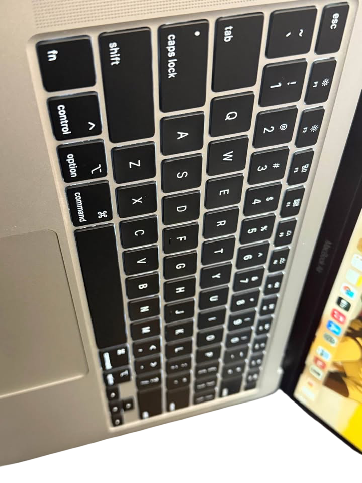 APPLE MACBOOK AIR RETINA 2020 INTEL i3 8 GB RAM 256 GB SSD