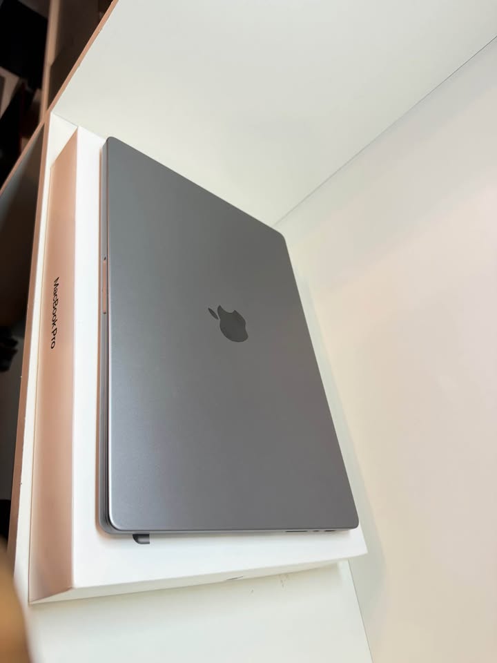 Apple MacBook Pro 16" | Chip M1 Pro (10 Núcleos) | 16GB RAM | 512GB SSD | 120Hz ProMotion