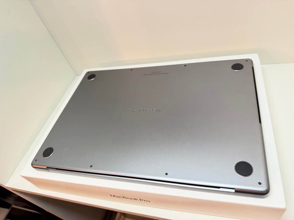 Apple MacBook Pro 16" | Chip M1 Pro (10 Núcleos) | 16GB RAM | 512GB SSD | 120Hz ProMotion