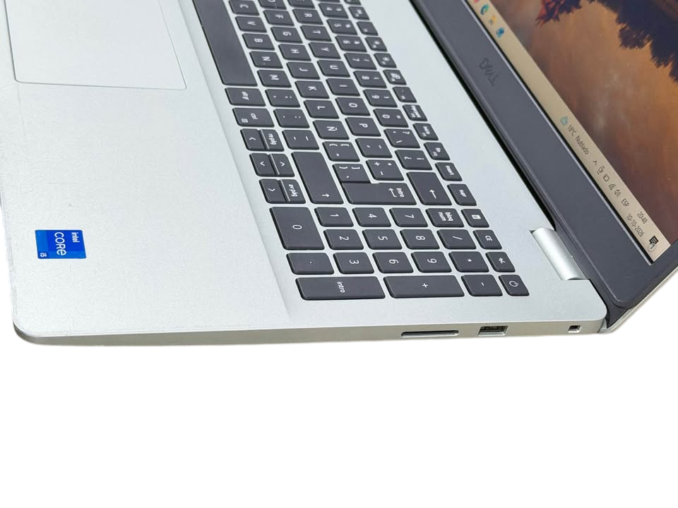 DELL INSPIRON 3501 15" | Intel Core i5 11ª Gen | 8GB RAM Expandible | 256GB SSD Expandible | Teclado Numérico