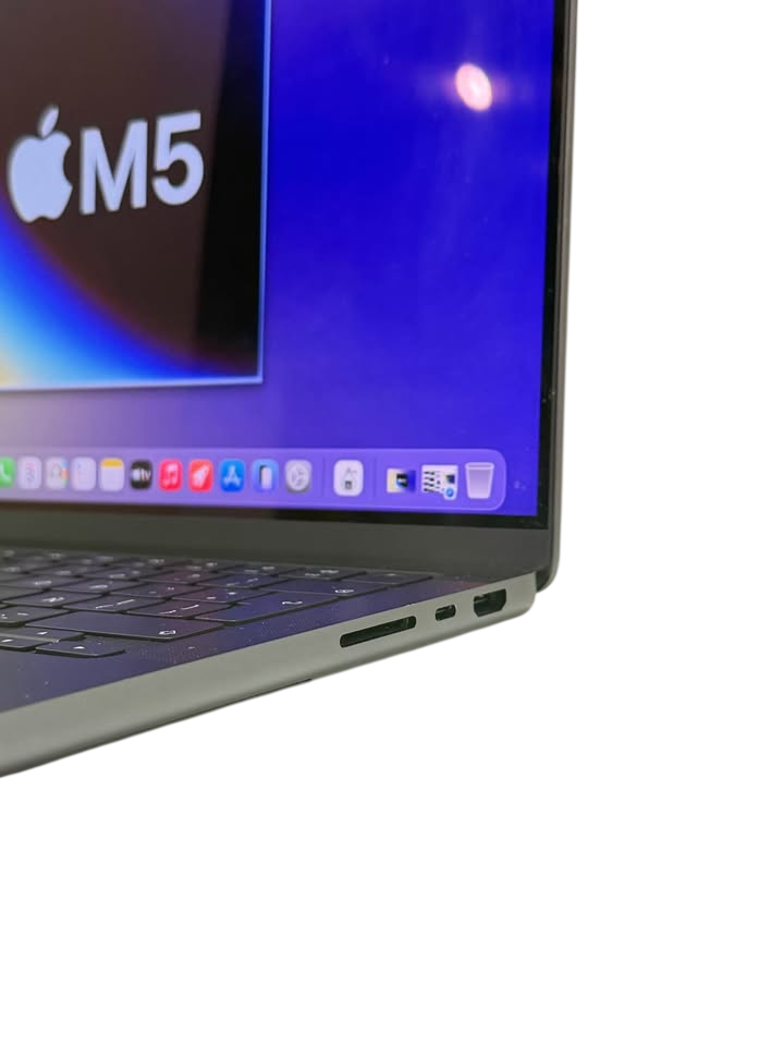 APPLE MACBOOK PRO 14" M5 | 24GB RAM Unificada | 1TB SSD | Pantalla Liquid Retina XDR 120Hz | Batería 100% – Solo 22 Ciclos | Casi Nuevo
