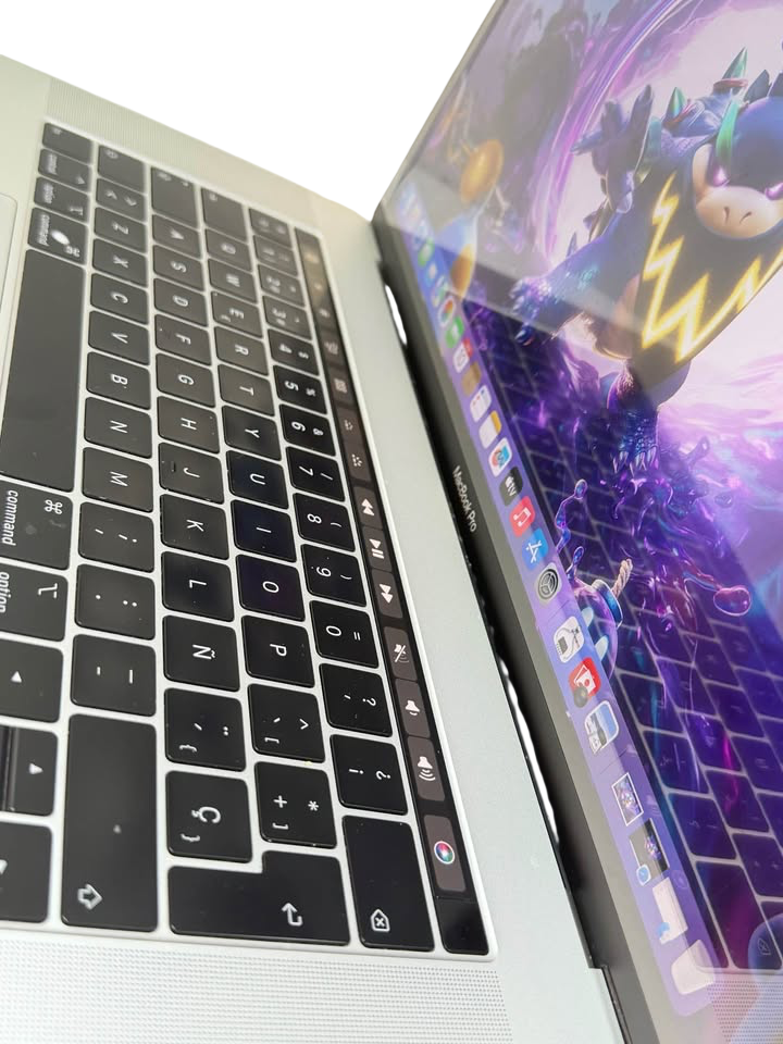 Apple MacBook Pro 15" (2018) | Pantalla Retina | Intel i7 | 16GB RAM | 256GB SSD | Touch Bar