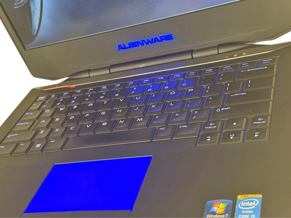 Alienware 15" | Intel i5 4-ta Gen | NVIDIA 1GB | Batería Nueva | Completo en Caja